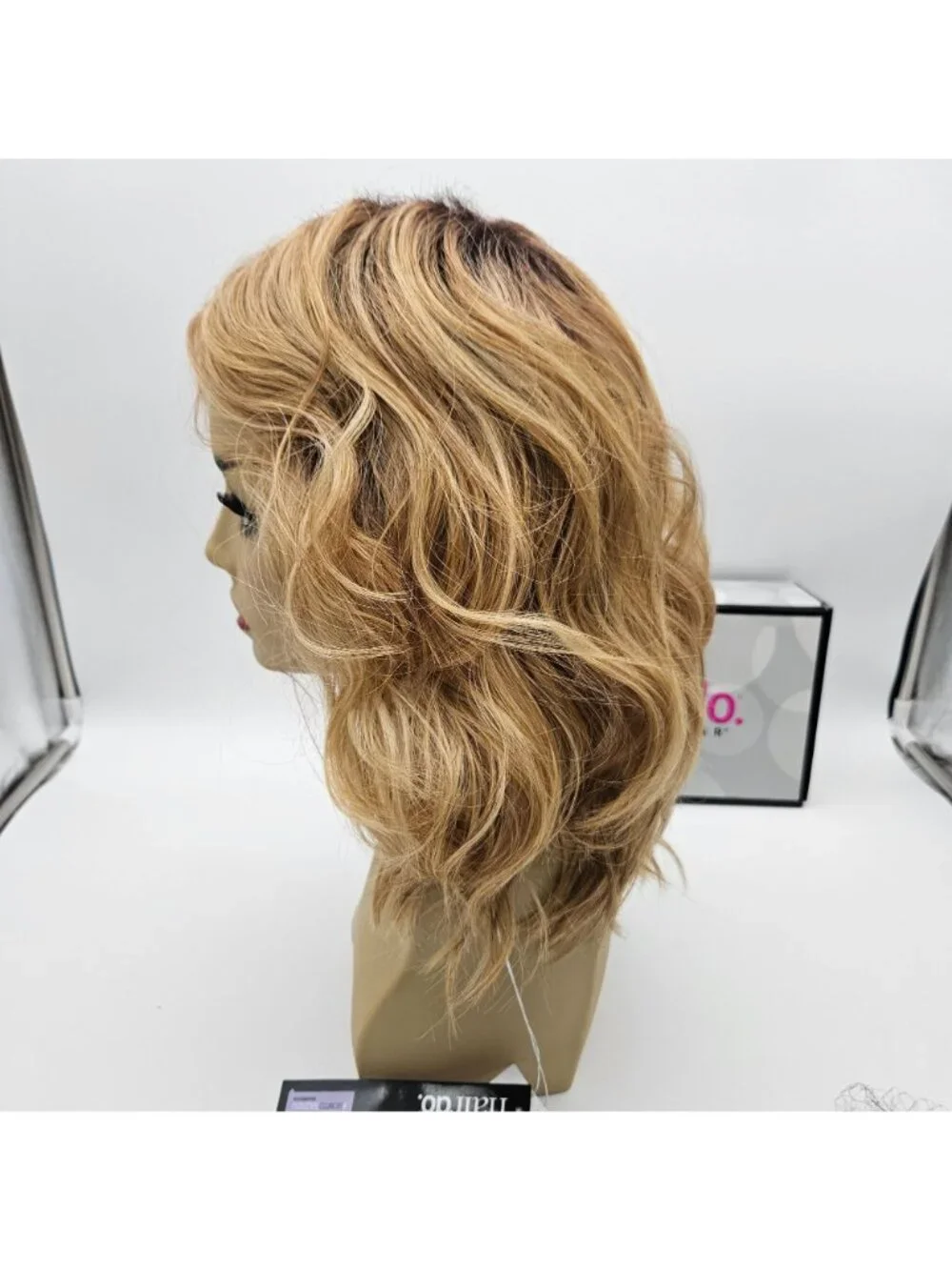 Hairdo Wig Courtside Waves Rooted Ginger Blonde/Med Gold Blonde SS25 Average NWT